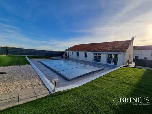 Maison de plain-pied à vendre 339 000 € 5 pièces 4 chambres 126,2 m² 784 m² de terrain Delme 57590