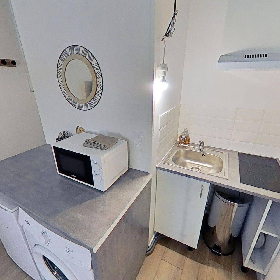 Appartement 1 pièce 16 m² · à Paris 18ème Arrondissement · 16 m² · 867 €
