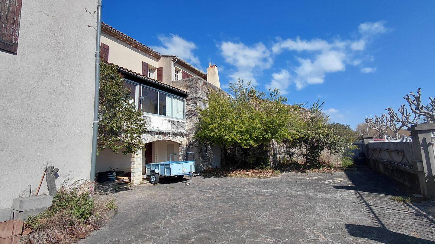 Maison 10 pièces 320 m² · à Pierrelatte · 320 m² · 365 000 €