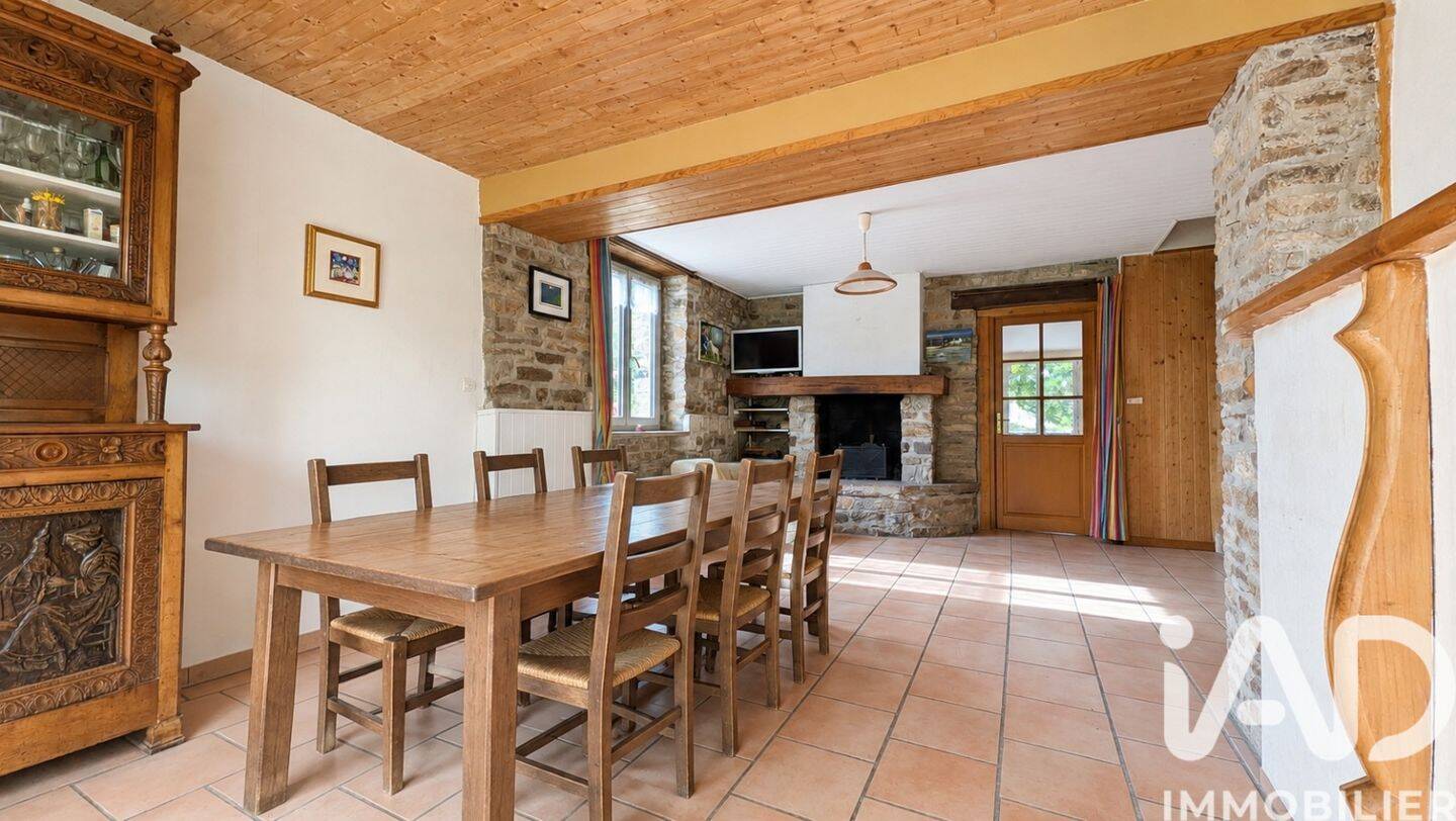 Maison 7 pièces 249 m² · à Le Sel-de-Bretagne · 249 m² · 379 000 €
