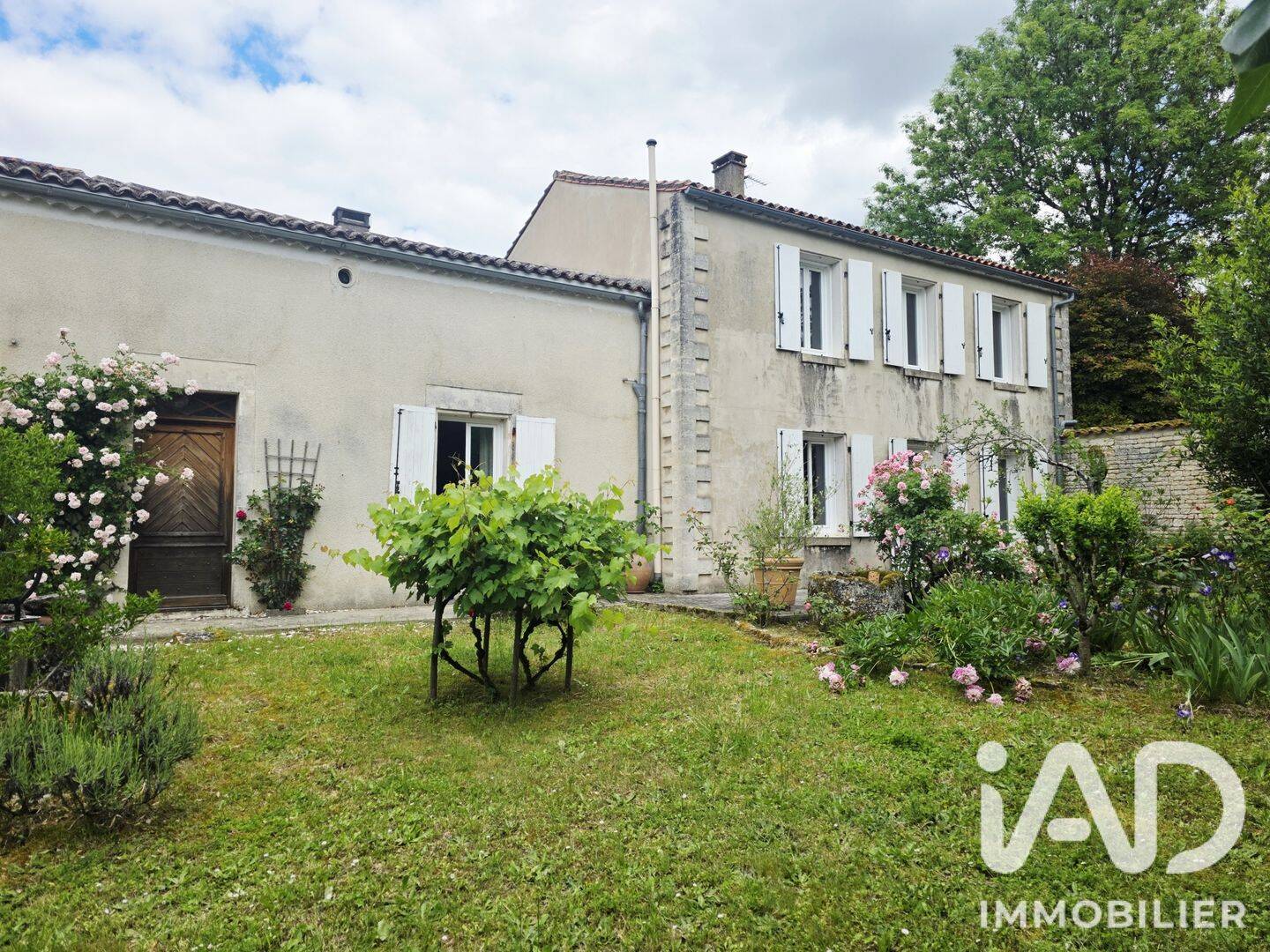 Maison 7 pièces 163 m² · à Échallat · 163 m² · 234 990 €