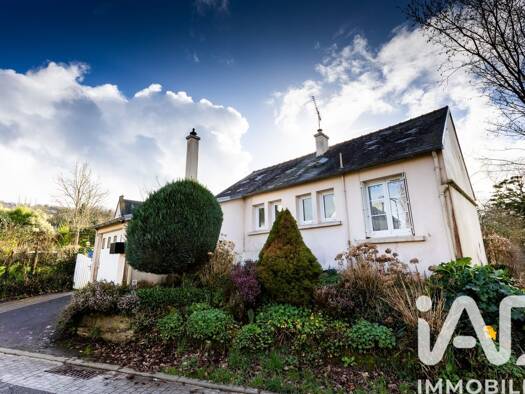 Maison de plain-pied à vendre 147 000 € 5 pièces 4 chambres 76 m² 435 m² de terrain Gouézec 29190