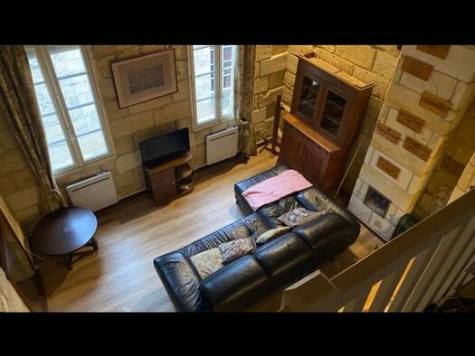 Appartement à louer 800 € 3 pièces 2 chambres 60 m² Étage 2/2 Saint-Émilion 33330