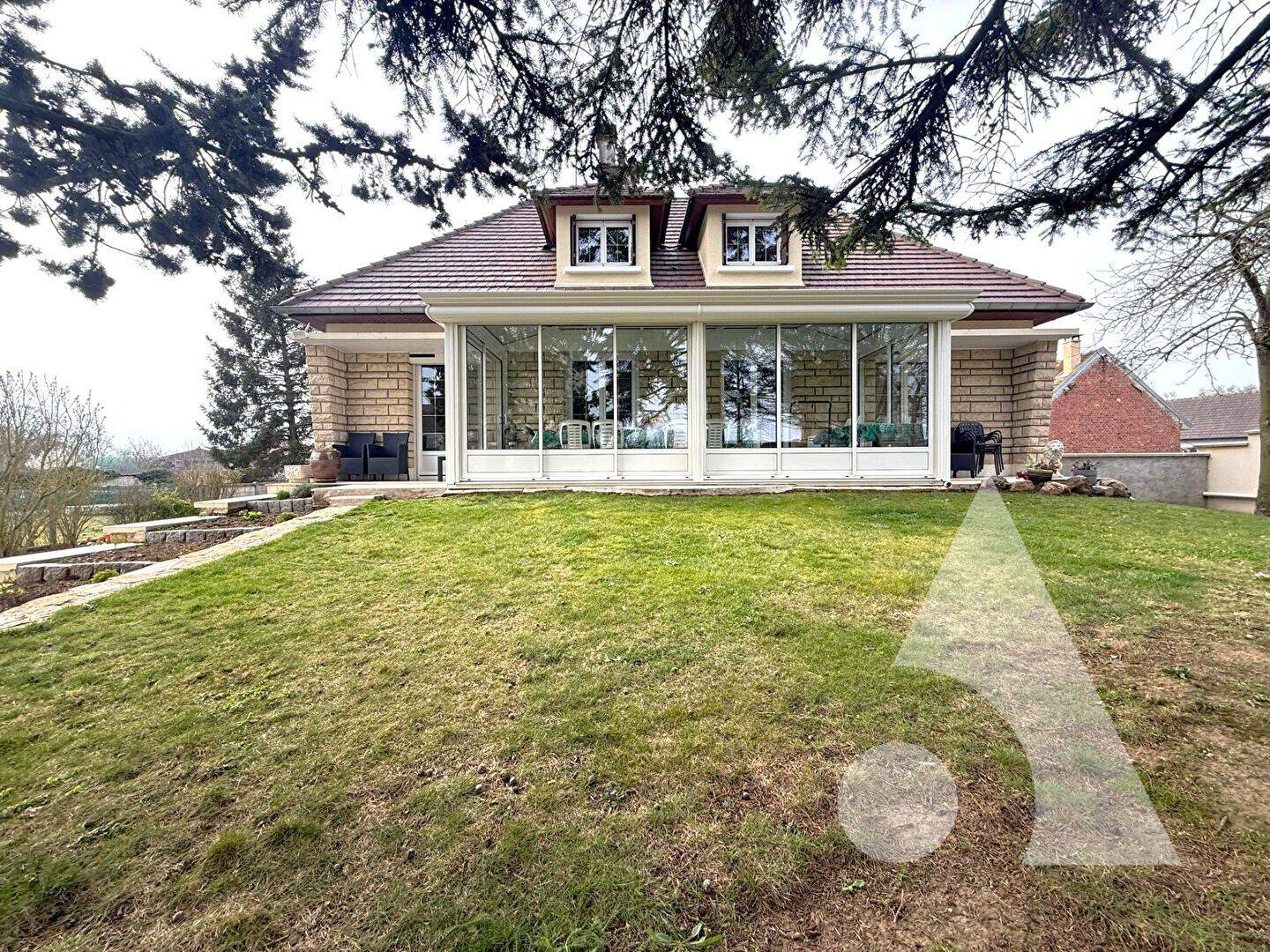 Maison 6 pièces 155 m² · à Estrées-Saint-Denis · 155 m² · 359 000 €