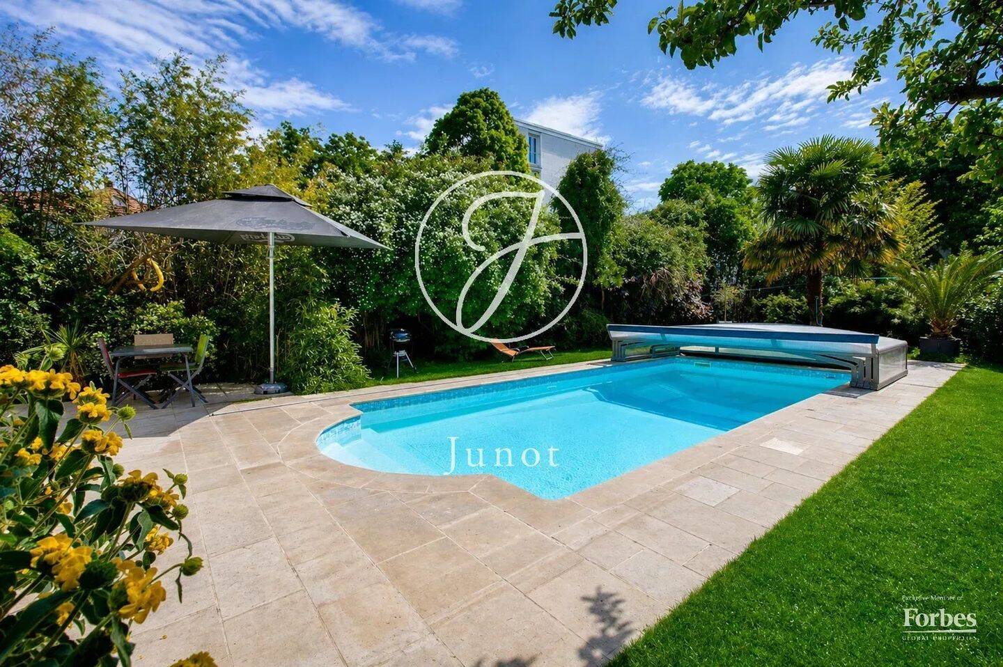 Maison 10 pièces 259 m² · à Rueil-Malmaison · 258,6 m² · 1 350 000 €