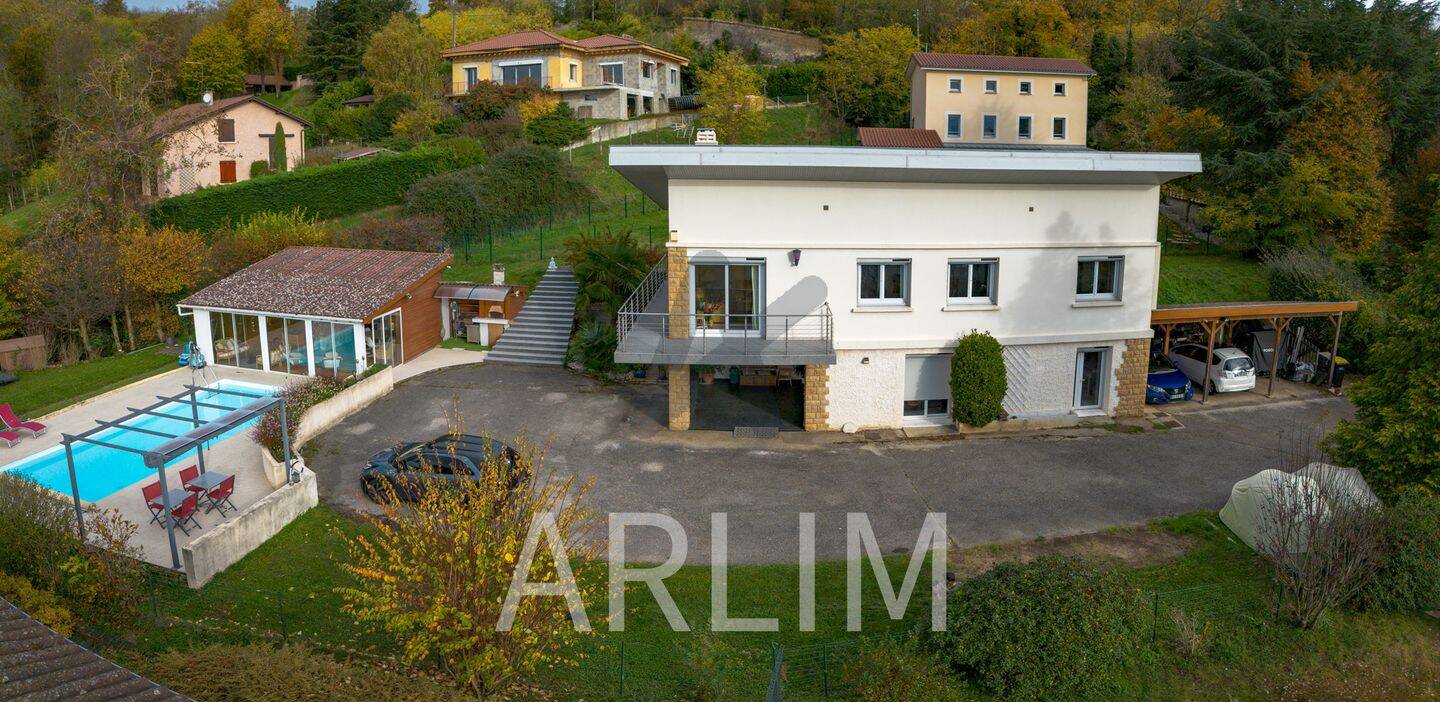 Maison 9 pièces 141 m² · à Montluel · 141 m² · 480 000 €