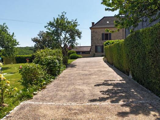 Maison à vendre 299 000 € 10 pièces 5 chambres 198,5 m² 1 212 m² de terrain Gourdon 46300