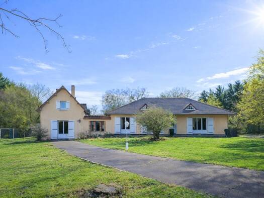 Maison à vendre 667 800 € 8 pièces 3 chambres 199,1 m² 17 964 m² de terrain Aérodrome Le Mans 72100