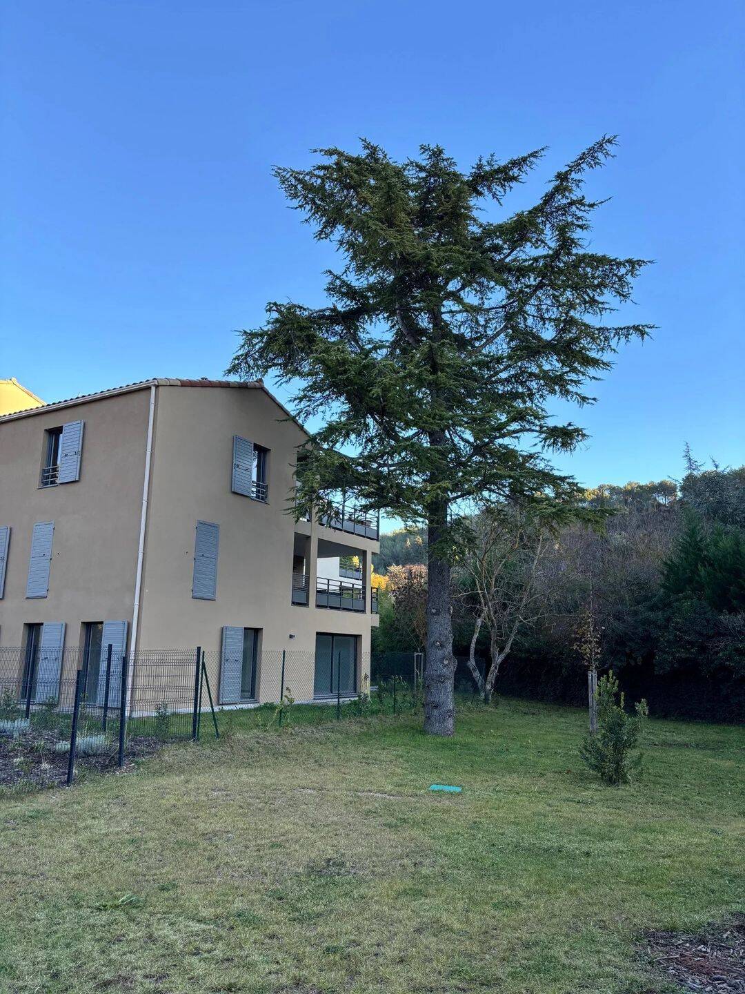 AIX-EN-PROVENCE quartier TROIS BONS DIEUX à 8 min en voiture/10