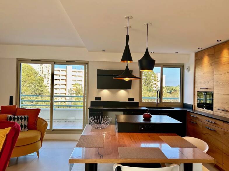 Appartement à vendre 275 000 € 2 pièces 1 chambre 43 m² Étage 3/4 Nice 06200