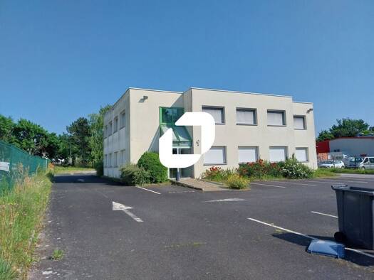 Espace bureau à louer 5 796 € 535 m² de bureaux divisible de 535 m² à 535 m² Cote Est Treillières 44119