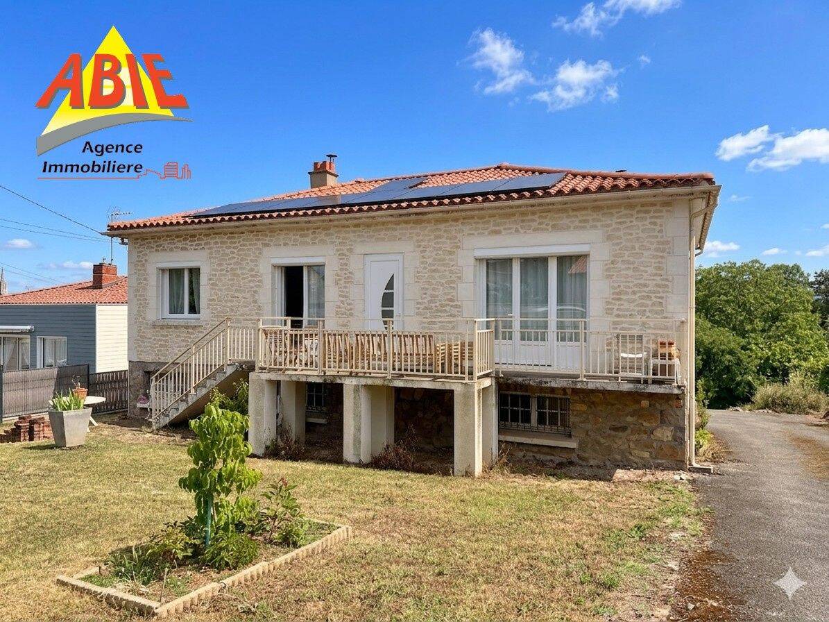 Maison 5 pièces 132 m² · à Fontenay-le-Comte · 131,8 m² · 262 250 €