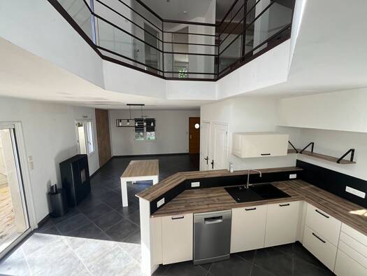 Maison à vendre 200 900 € 5 pièces 3 chambres 110 m² 20 m² de terrain Ouest Beaupréau-en-Mauges 49600