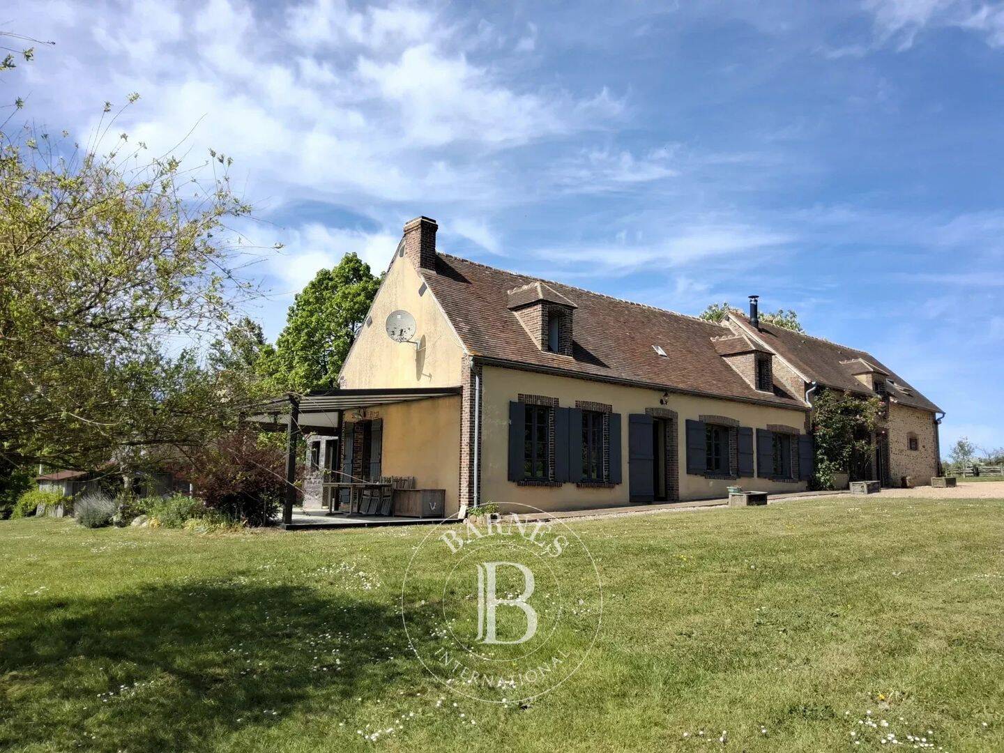 Maison 11 pièces 330 m² · à Le Mage · 330 m² · 949 000 €