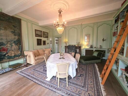 Appartement à vendre 1 076 400 € 8 pièces 4 chambres 268 m² RDC Vannes 56000