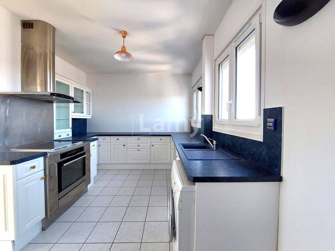 Appartement 5 pièces 137 m² · à Limoges · 136,8 m² · 1 230 €/mois