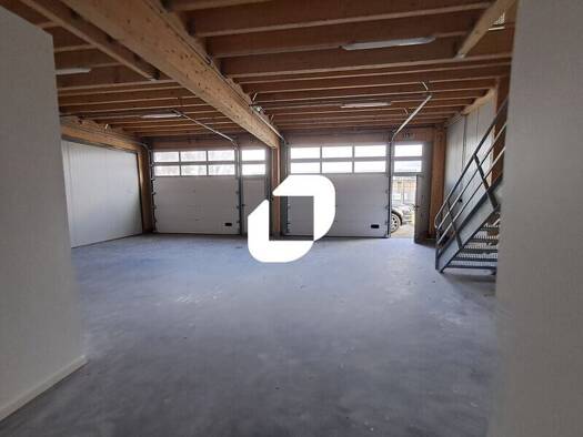 Local d'activités à louer 1 448 € 192 m² d'espace de stockage Nord Est Saint-André-de-Cubzac 33240