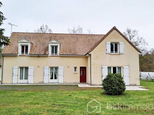 Maison à vendre 353 000 € 7 pièces 5 chambres 195 m² 6 300 m² de terrain Baugé-en-Anjou 49150