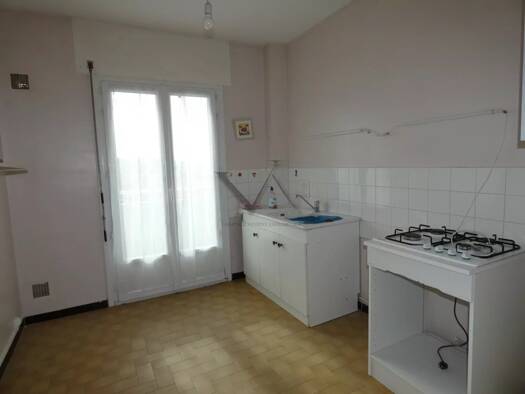 Appartement à louer 740 € 5 pièces 3 chambres 88 m² 3ème étage Catalins-Gondole Montélimar 26200