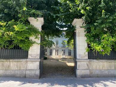 Hôtel particulier à vendre 2 750 000 € 10 pièces 5 chambres 460 m² 886 m² de terrain Tours 37000
