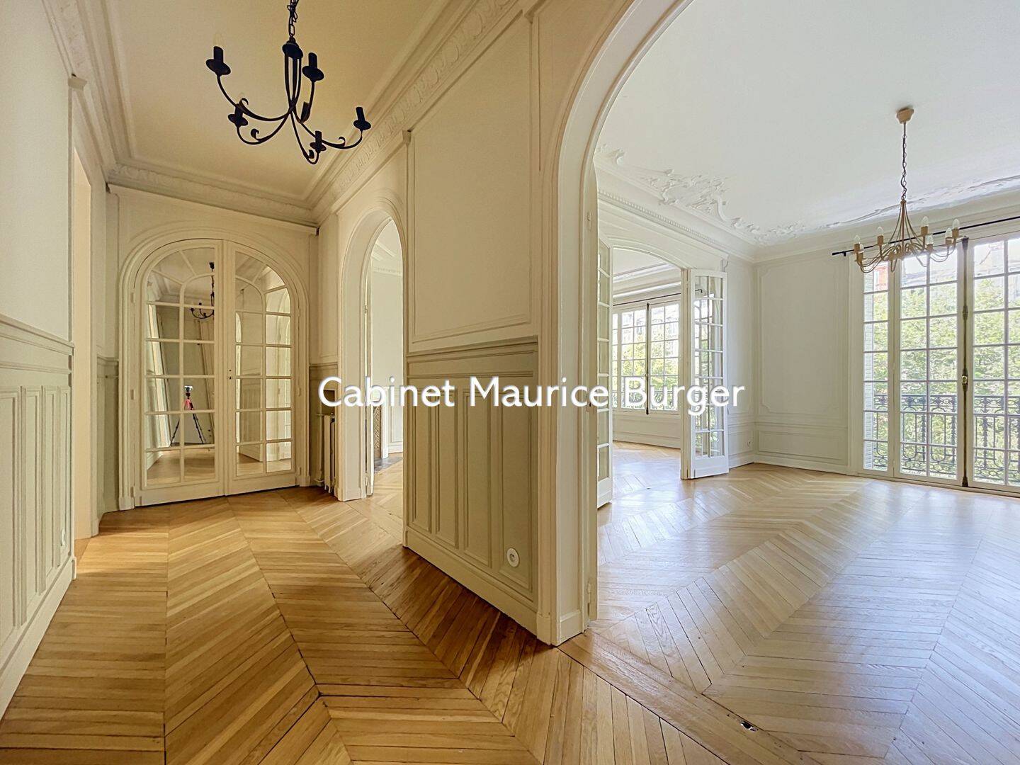 Appartement 4 pièces 105 m² · à Paris 8ème Arrondissement · 104,6 m² · 1 365 000 €