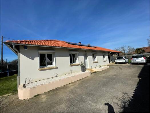 Maison de plain-pied à vendre 285 000 € 4 pièces 3 chambres 110 m² 784 m² de terrain Val-Revermont 01370