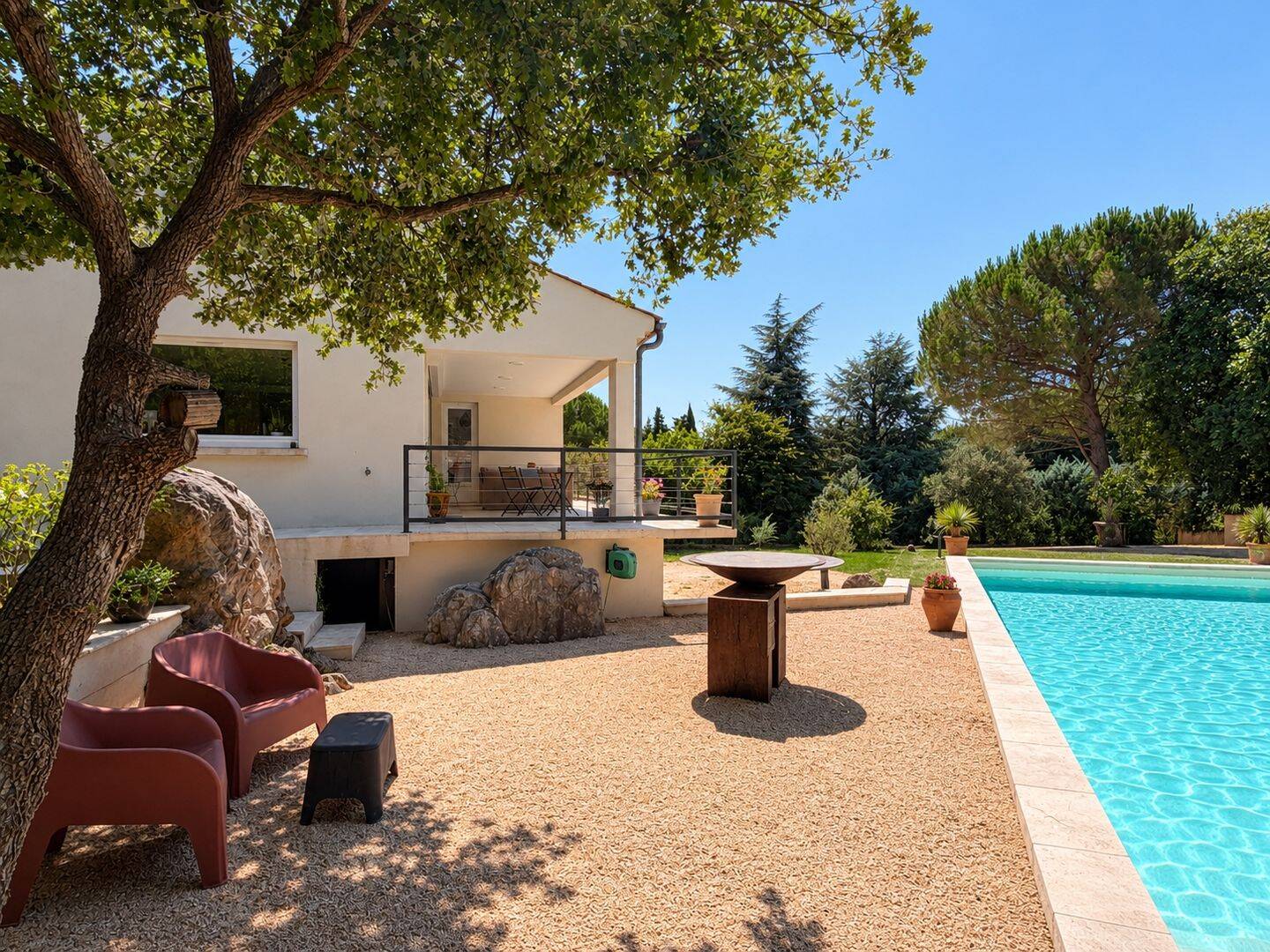 Maison 9 pièces 240 m² · à Saint-Quentin-la-Poterie · 240 m² · 895 000 €
