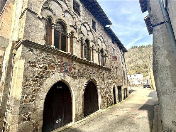 Maison 10 pièces 217 m² · à Laguenne-sur-Avalouze · 217 m² · 69 000 €