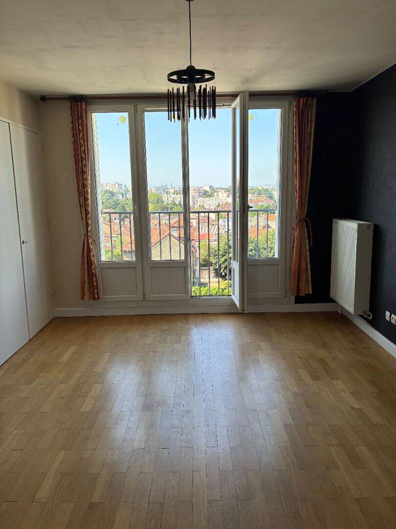 Appartement 3 pièces 61 m² · à Caluire-Et-Cuire · 61 m² · 906 €