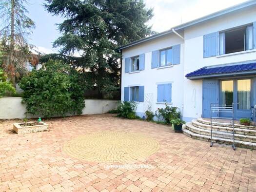 Maison à vendre 340 000 € 6 pièces 4 chambres 172,5 m² 429 m² de terrain Tarare 69170