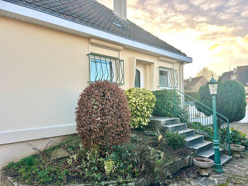 Maison 6 pièces 117 m² · à Cormelles-le-Royal · 117 m² · 303 000 €