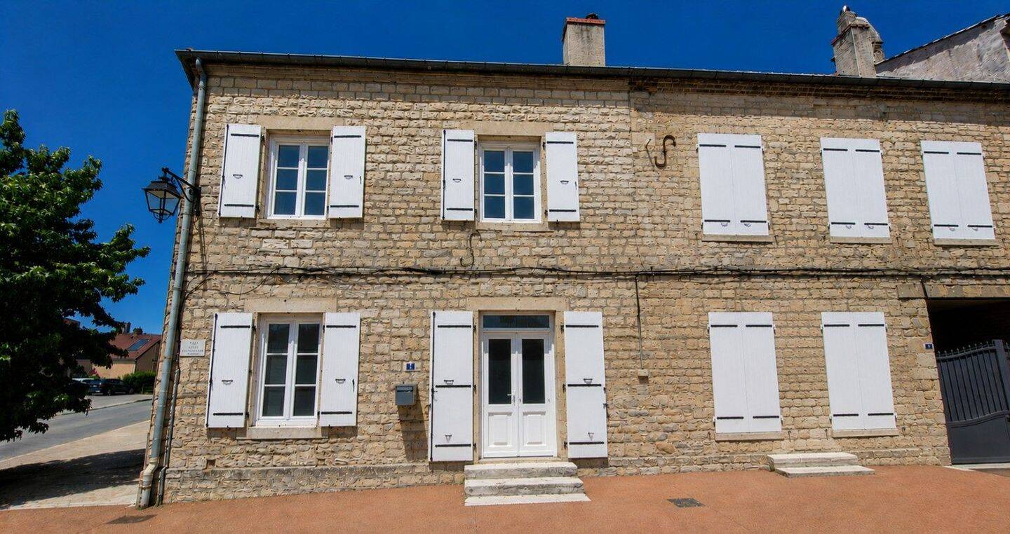 Maison 5 pièces 129 m² · à Pierre-de-Bresse · 129 m² · 900 €