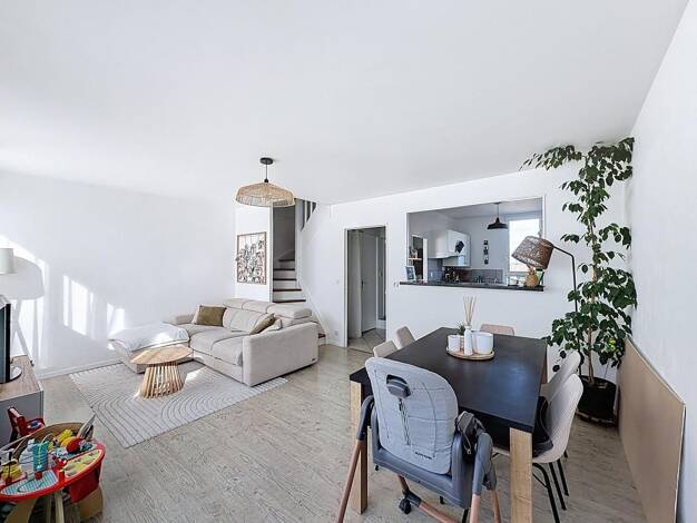 Duplex à vendre 288 750 € 3 pièces 2 chambres 63,2 m² 3 étages Le Lac Grande Ile A Voisins-le-Bretonneux 78960