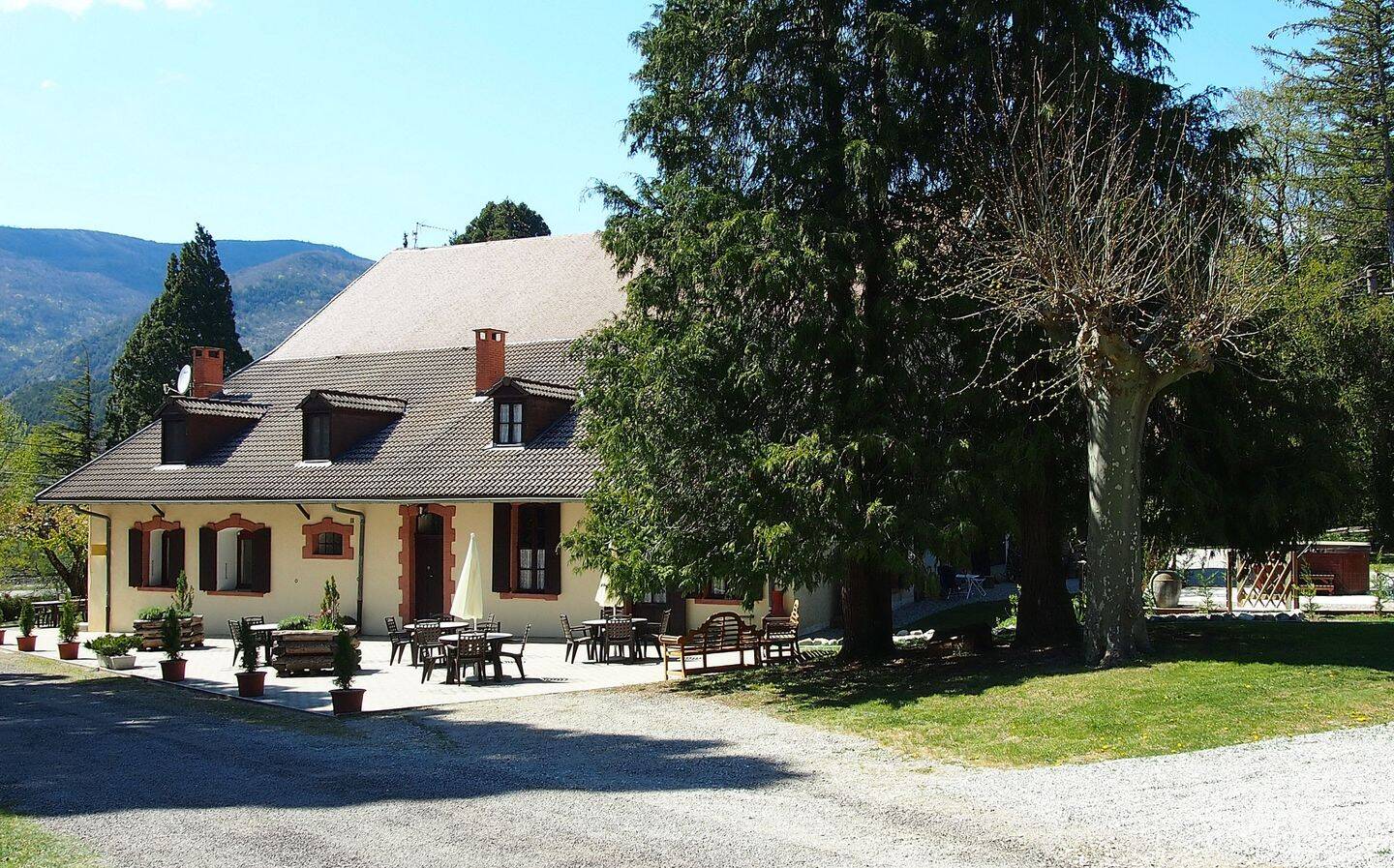 Maison 12 pièces 470 m² · à Saint-Pierre-d'Argençon · 470 m² · 680 000 €