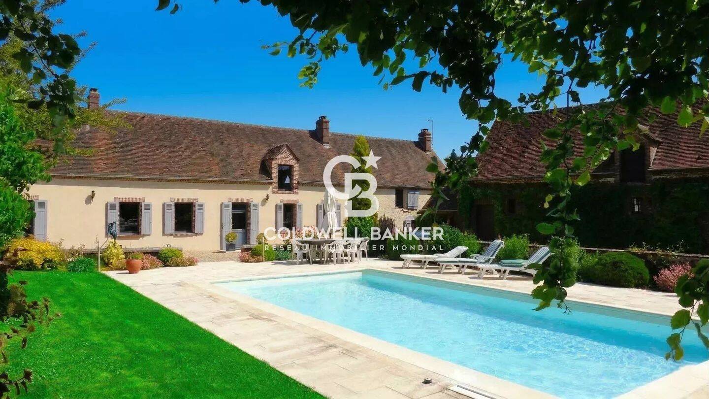 Maison 8 pièces 243 m² · à Mortagne-au-Perche · 243 m² · 790 000 €