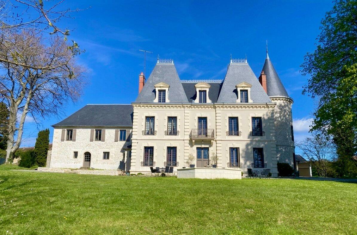 Maison 18 pièces 588 m² · à Nevers · 588 m² · 1 190 000 €
