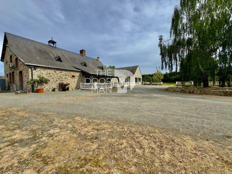 Maison 9 pièces 214 m² · à Bazougers · 214 m² · 499 200 €