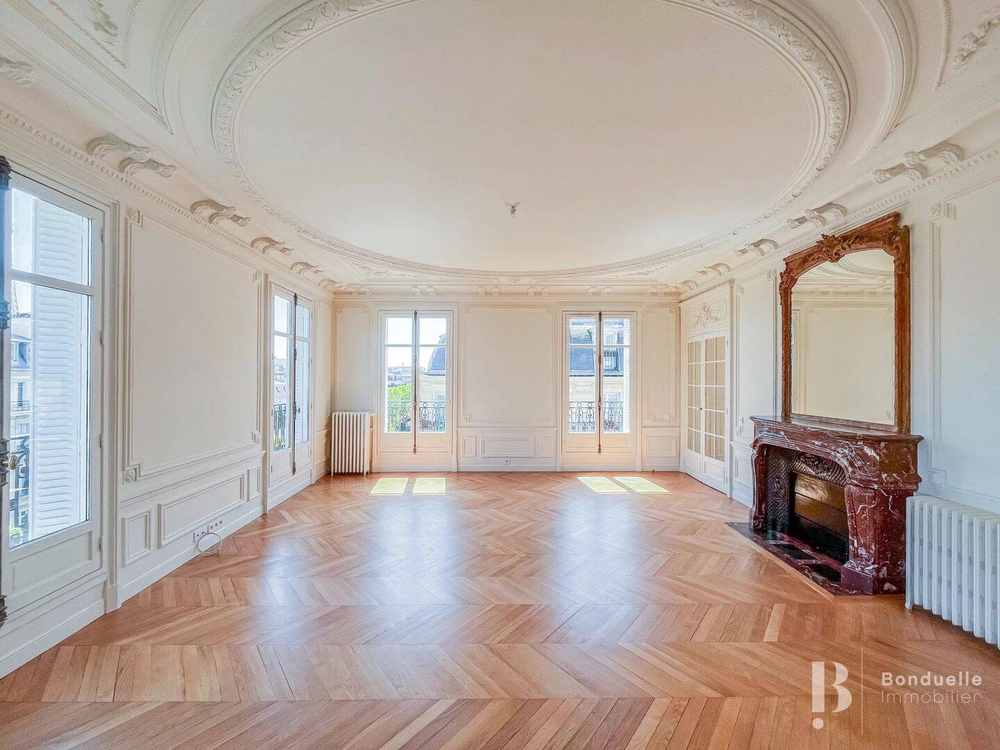 Appartement 8 pièces 319 m² · à Paris 16ème Arrondissement · 319 m² · 11 271 €