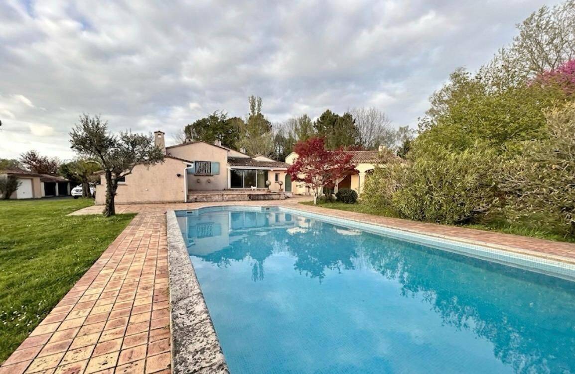 Maison 6 pièces 300 m² · à Pugnac · 300 m² · 368 000 €