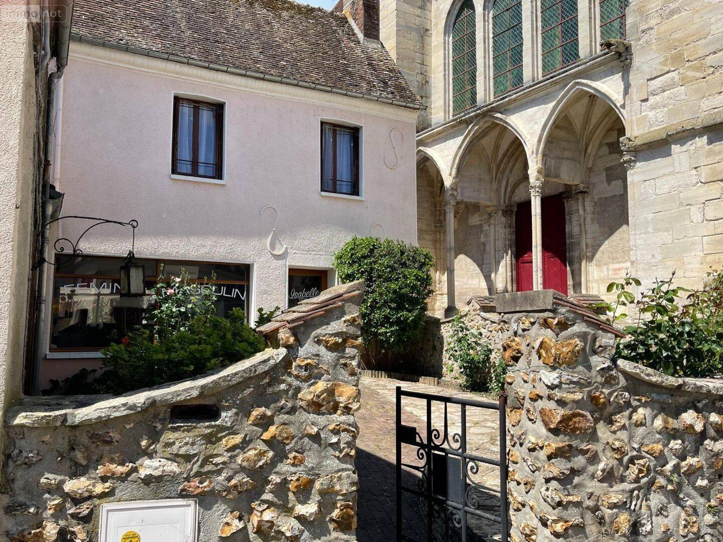 Maison 2 pièces 130 m² · à Saint-Julien-du-Sault · 130 m² · 106 500 €