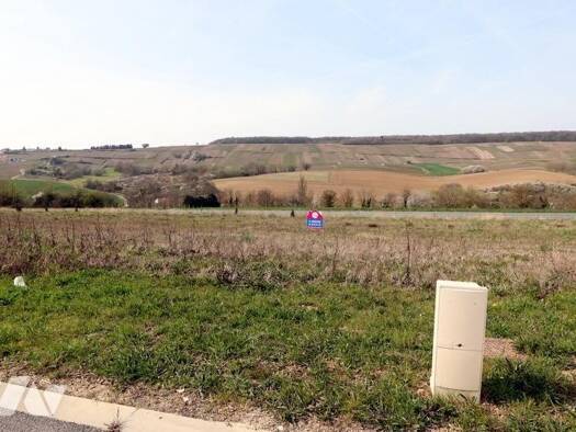 Terrain constructible viabilisé à vendre 80 700 € 904 m² de terrain Châtillon-sur-Marne 51700