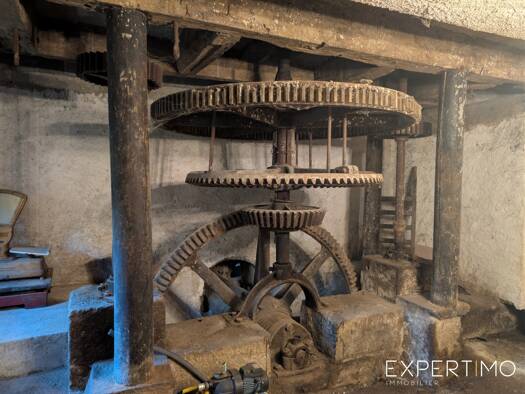 Maison à vendre 495 000 € 8 pièces 5 chambres 338 m² 38 247 m² de terrain Commentry 03600