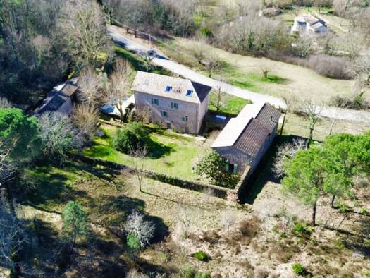 Demeure à vendre 990 000 € 8 pièces 6 chambres 369 m² 57 000 m² de terrain Chassiers 07110