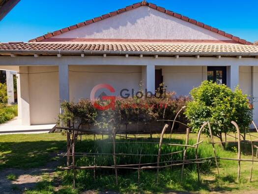 Maison de plain-pied à vendre 379 000 € 5 pièces 4 chambres 124 m² 585 m² de terrain Port-de-Bouc 13110