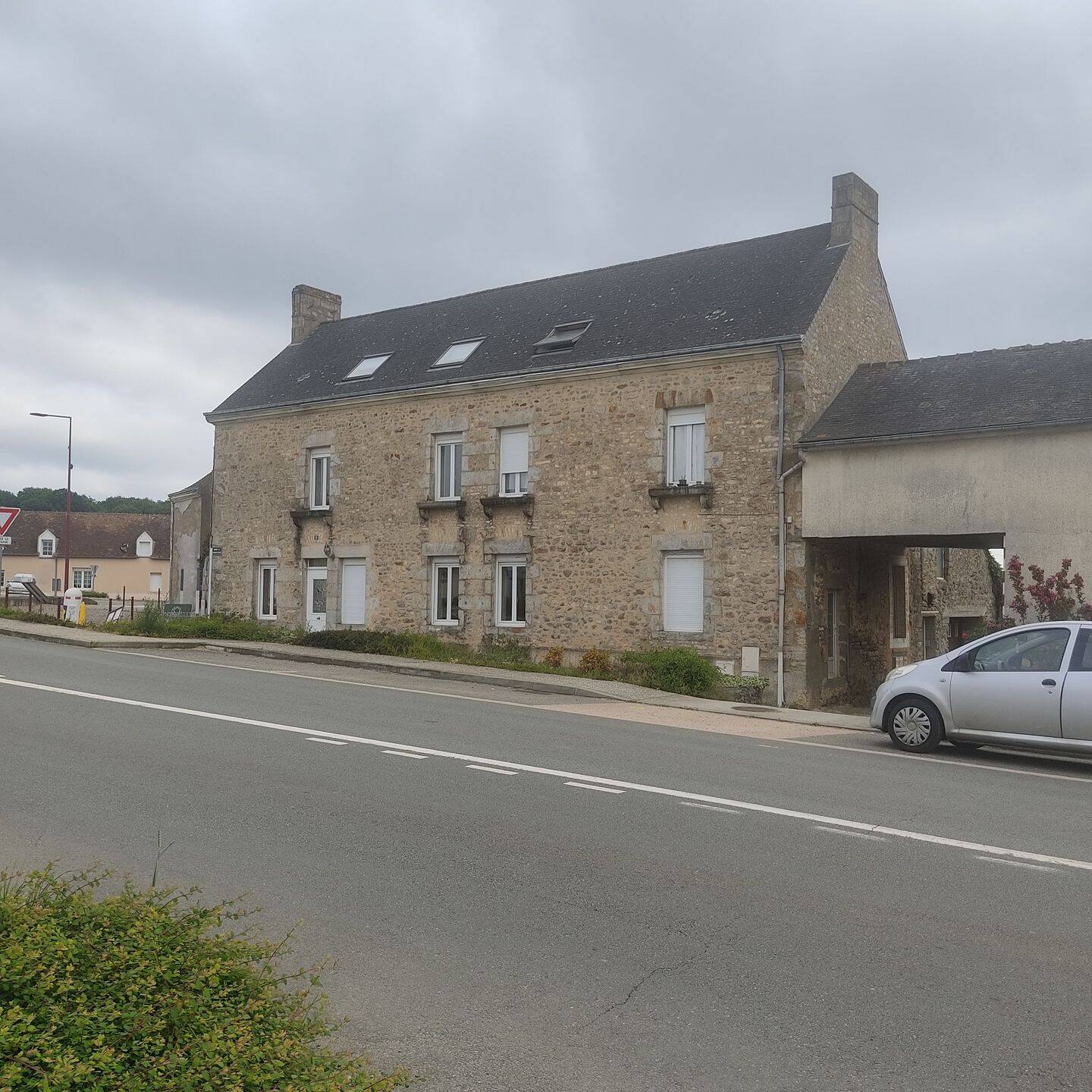 Maison 10 pièces 262 m² · à Fresnay-sur-Sarthe · 262 m² · 276 000 €