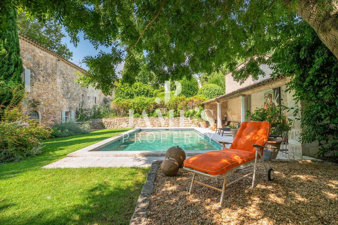 Maison 10 pièces 254 m² · à Paradou · 254 m² · 1 995 000 €