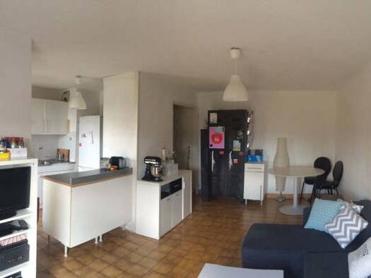 Appartement à louer 591 € 2 pièces 1 chambre 41 m² RDC/4 Bouvent Oyonnax 01100