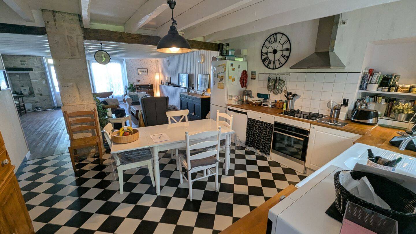 Maison 5 pièces 152 m² · à Magné · 152 m² · 215 000 €