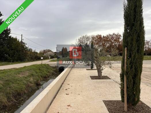 Local d'activités à louer 3 483 € 459 m² d'espace de stockage Barbentane 13570