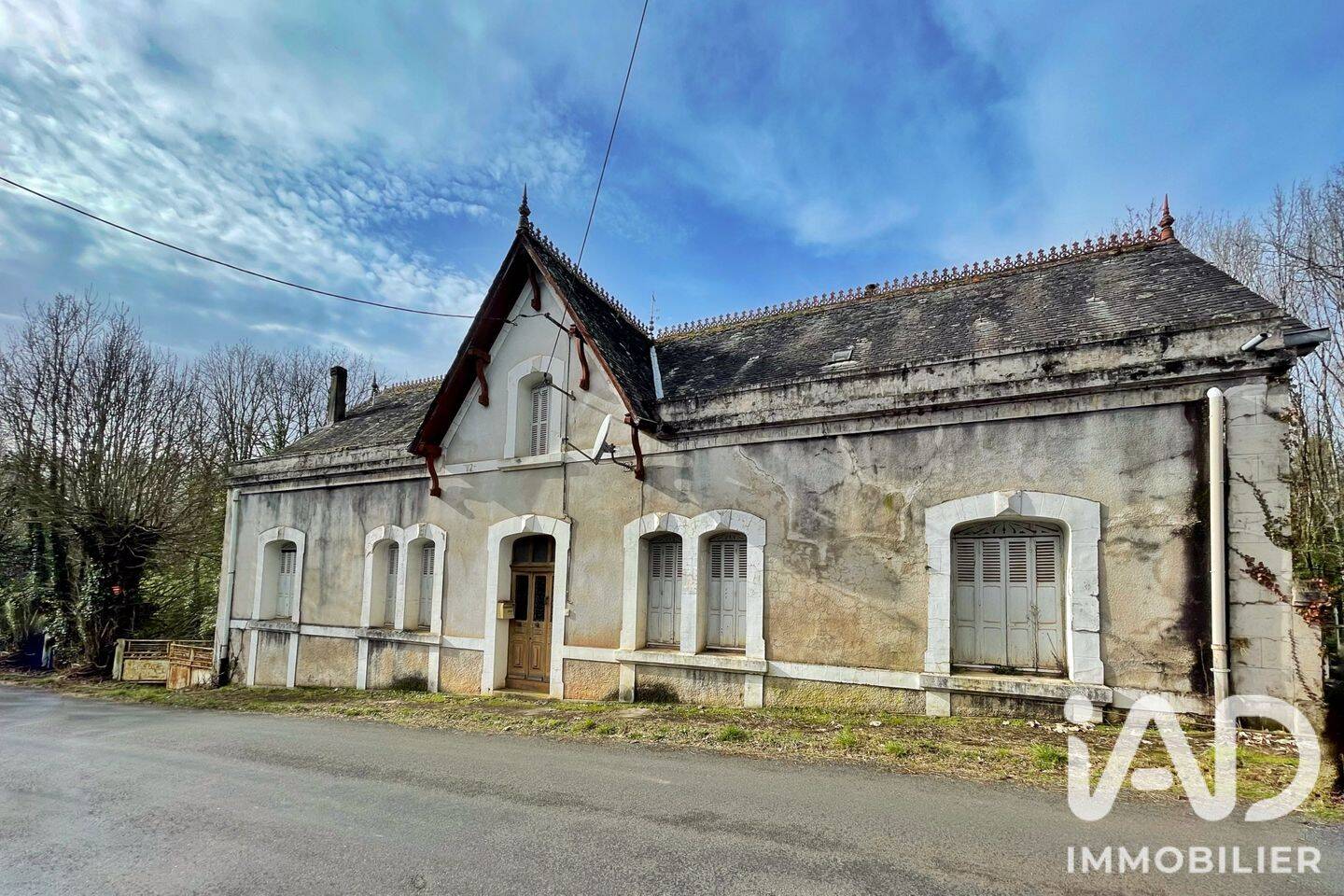 Maison 8 pièces 210 m² · à Juillac · 210 m² · 59 900 €